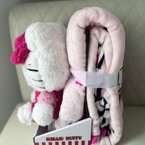 Hello Kitty Valentine's Character Pillow & Throw Blanket 40x50in Set - Picture 2 of 7
